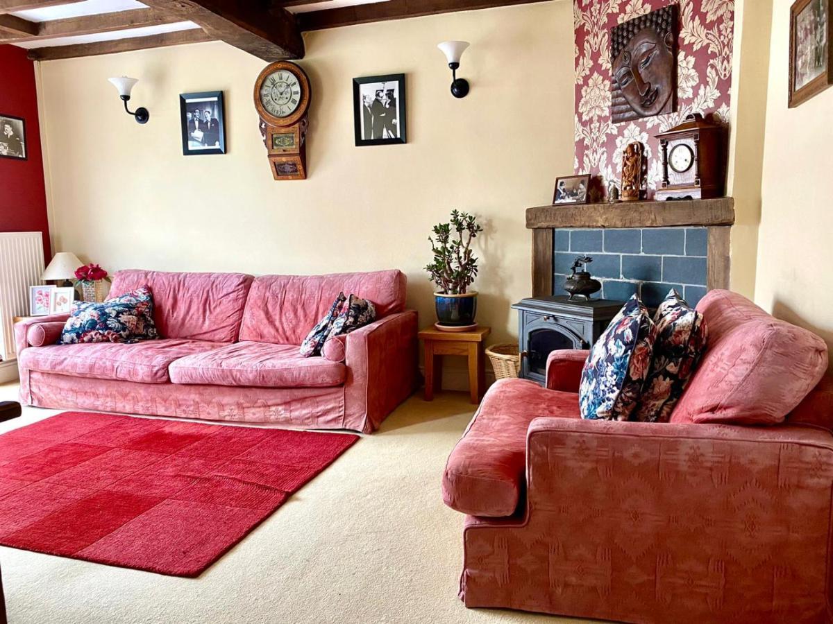Mid-Wales Farmhouse, Swimming Pool, Tranquil Countryside Views, Sleeps 14 Meifod 외부 사진