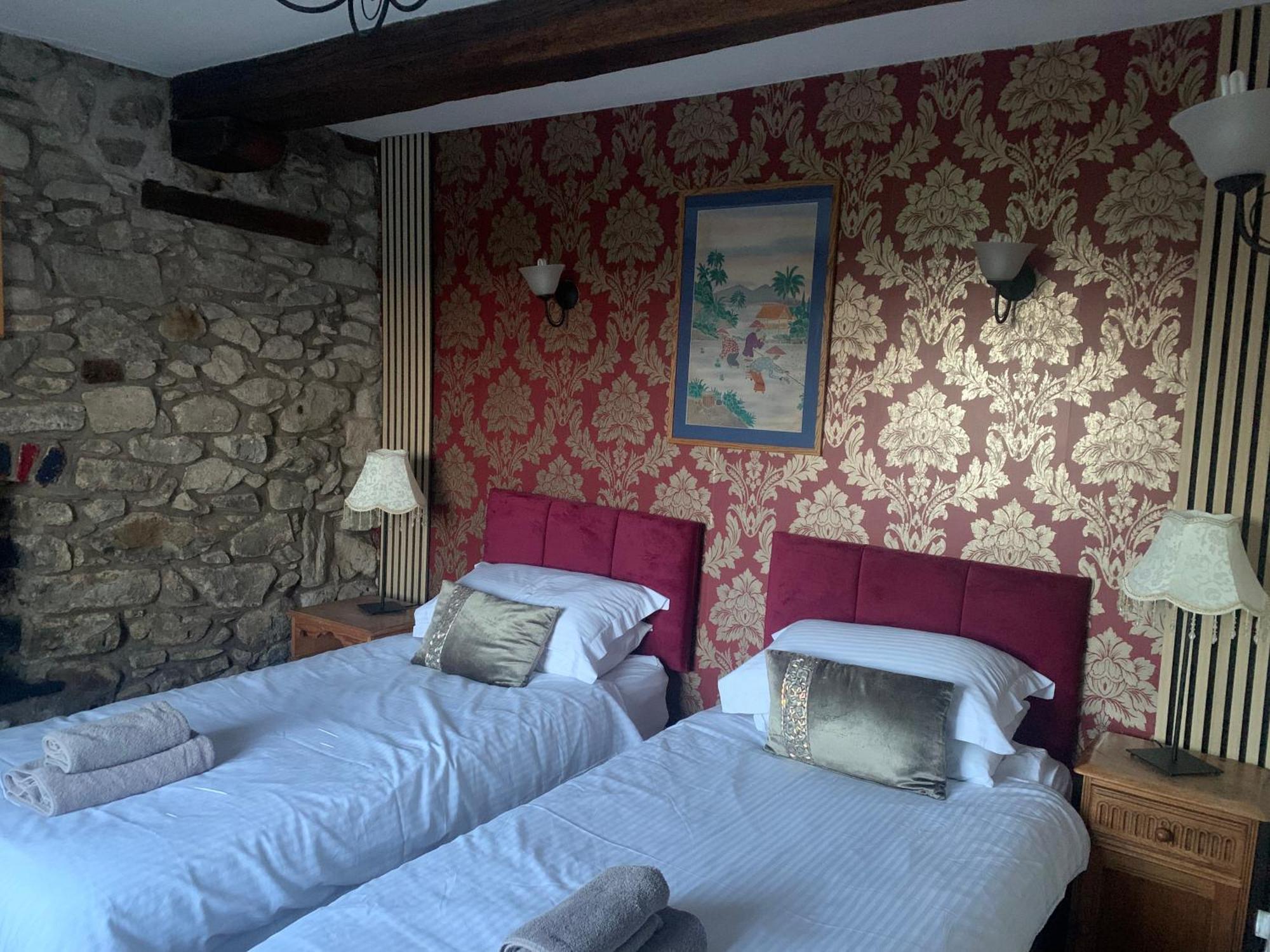 Mid-Wales Farmhouse, Swimming Pool, Tranquil Countryside Views, Sleeps 14 Meifod 외부 사진