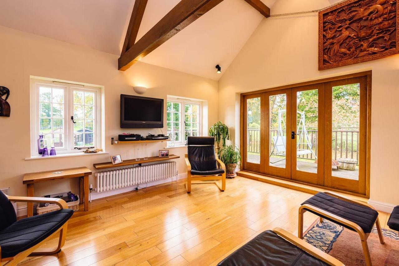 Mid-Wales Farmhouse, Swimming Pool, Tranquil Countryside Views, Sleeps 14 Meifod 외부 사진